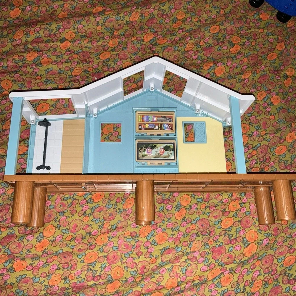 Bluey Ultimate Beach Cabin Beach House Only Dollhouse